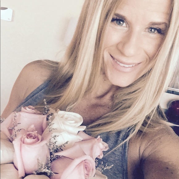 Meet your Posher, Kristen - Picture 1 of 2